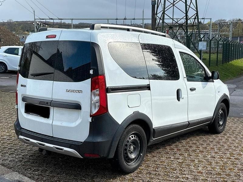 Gebraucht Dacia Dokker 116 PS (85 kW) 2018 Weiß Van / Kleinbus