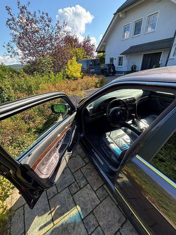 Gebraucht BMW 730 218 PS (160 kW) 1995 Violet Limousine