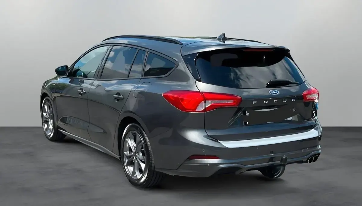 Gebraucht Ford Focus ST-Line X 182 PS (133 kW) 2021 Grau Limousine