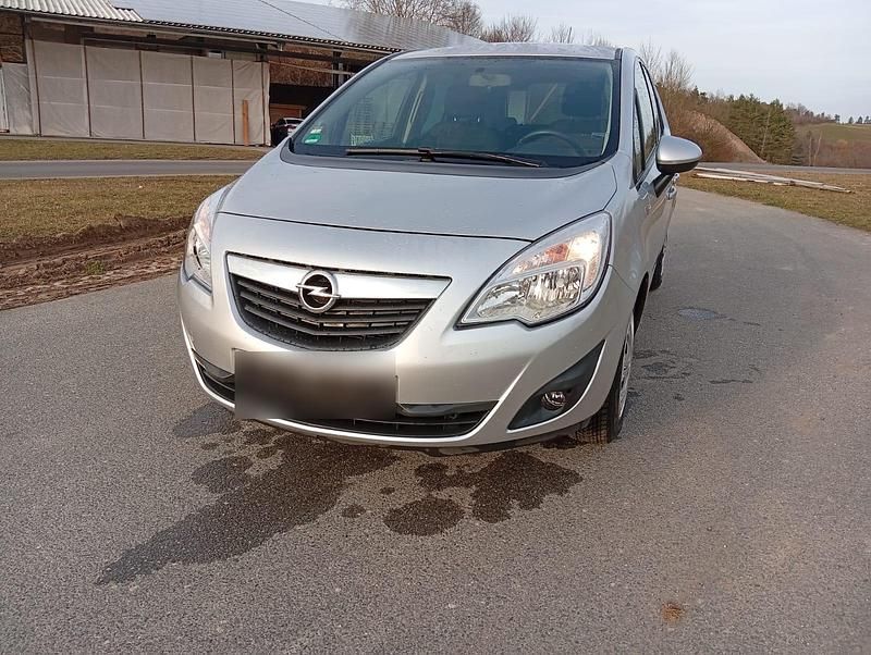 Gebraucht Opel Meriva 101 PS (74 kW) 2011 Silber Van / Kleinbus