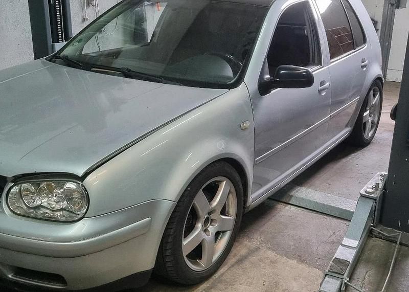 Silber Gebraucht 2001 VW Golf IV GTI Limousine | 2.550 € (Guter Preis) - Bild 1/4