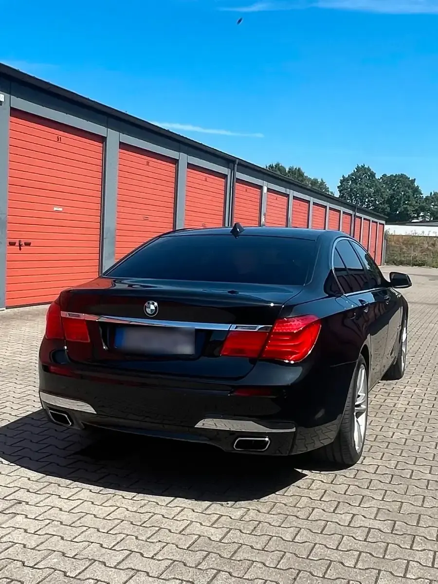 Gebraucht BMW 740 M Sport 407 PS (299 kW) 2011 Schwarz Limousine