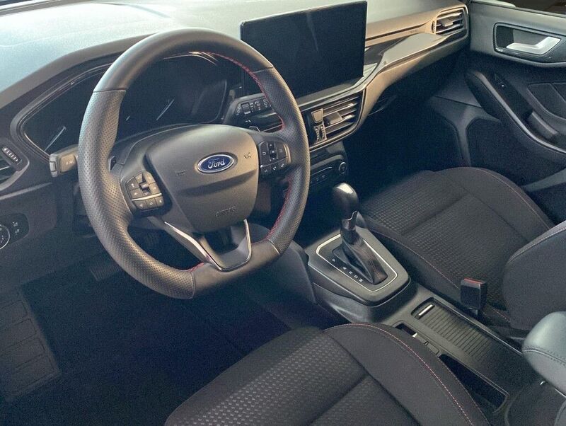 Gebraucht Ford Focus ST-Line 155 PS (114 kW) 2023 Rot Kombi