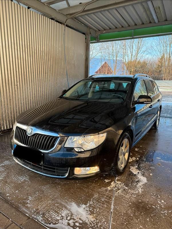 Schwarz Gebraucht 2010 Skoda Superb Kombi | 5.400 € (Guter Preis) - Bild 1/4