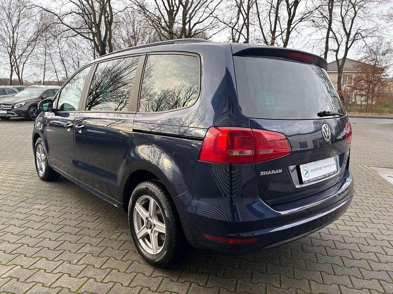 Gebraucht VW Sharan Trendline 140 PS (102 kW) 2011 Night blue metallic Van / Kleinbus