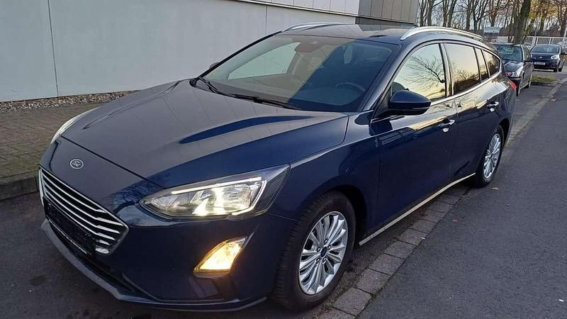 Blazerblau Gebraucht 2021 Ford Focus Titanium X Kombi | 8.990 € - Bild 1/4
