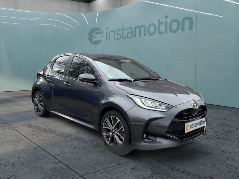 Grau Gebraucht 2024 Toyota Yaris Hybrid Style Kleinwagen | 28.990 € (Etwas zu teuer) - Bild 1/4