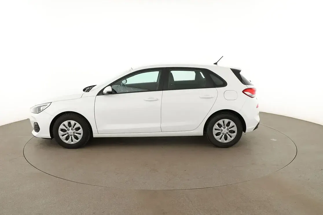 Gebraucht Hyundai i30 Select 99 PS (72 kW) 2019 Weiß Limousine