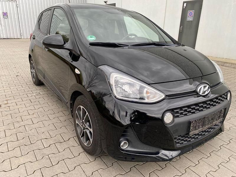 Gebraucht Hyundai i10 Passion 67 PS (49 kW) 2018 Schwarz Kleinwagen