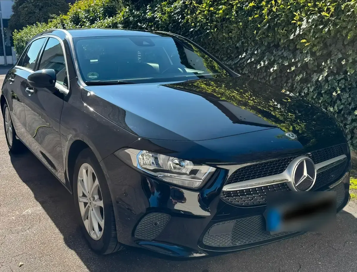 Gebraucht Mercedes A180 116 PS (85 kW) 2019 Schwarz Kombi