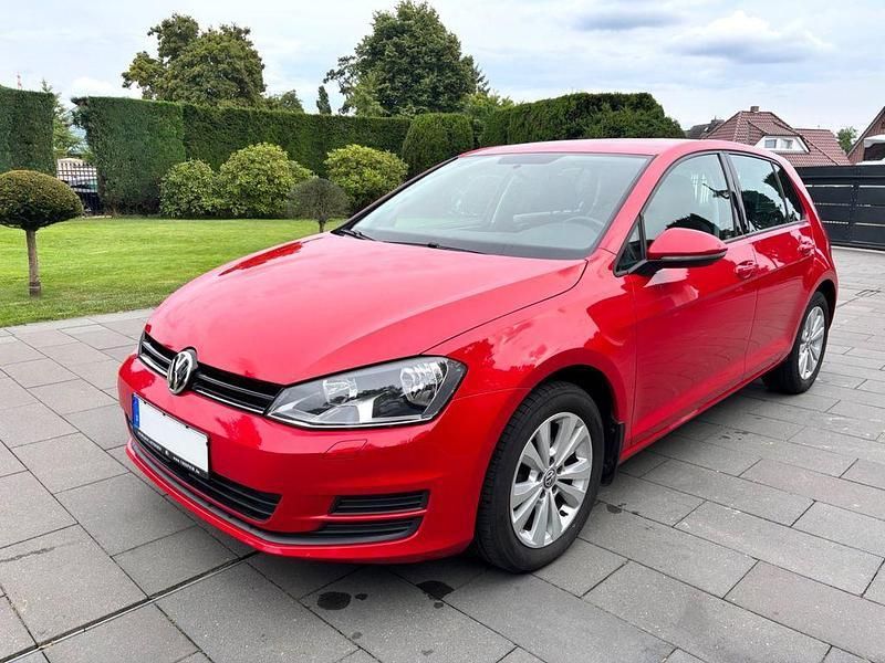 Rot Gebraucht 2016 VW Golf VII Comfortline Limousine | 9.755 € (Superpreis) - Bild 1/4