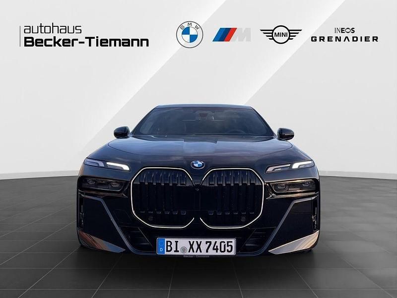 Gebraucht BMW 740 Sport Line 286 PS (210 kW) 2025 Schwarz Limousine