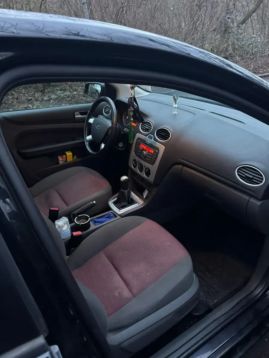 Second-hand Ford Focus 2007 Negru Hatchback