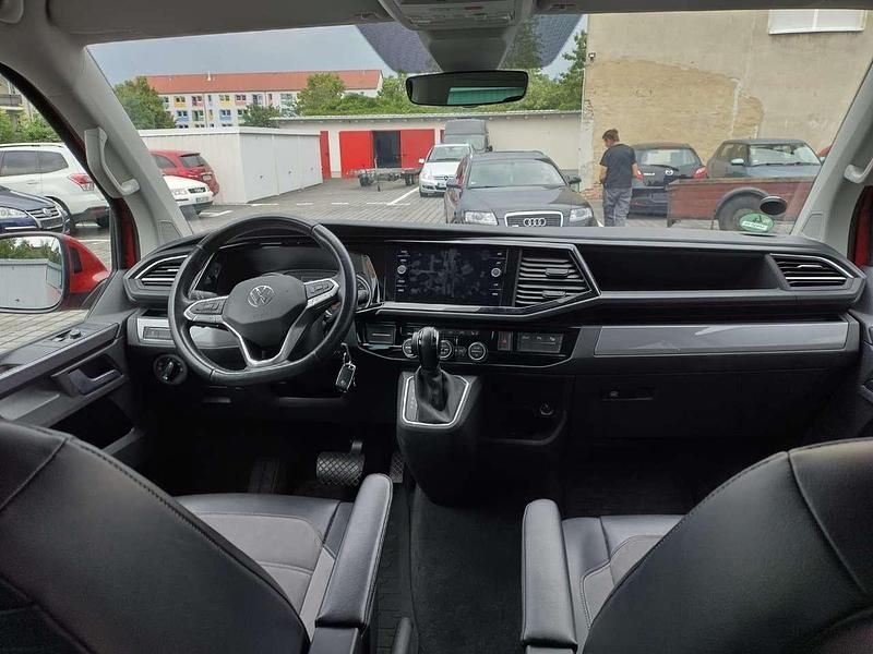 Second-hand VW Multivan Generation Six 204 CP (150 kW) 2021 Roșu Monovolum