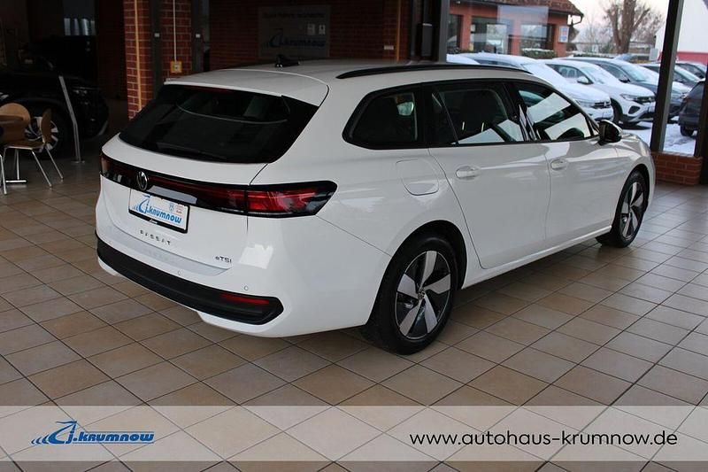 Gebraucht VW Passat Basis 150 PS (110 kW) 2025 Pure white Kombi