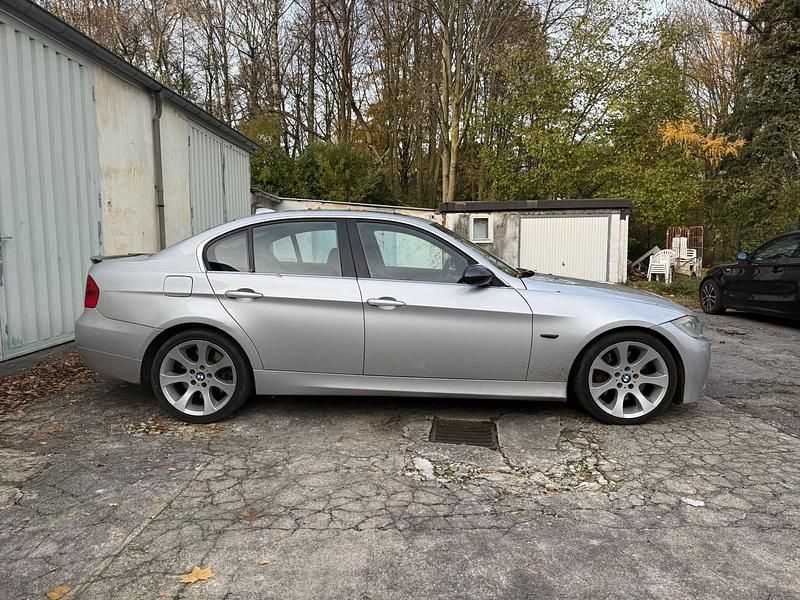 Gebraucht BMW 330 235 PS (172 kW) 2008 Silber Limousine
