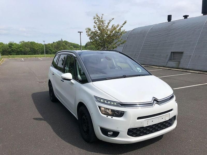 Weiß Gebraucht 2015 Citroën Grand C4 Picasso Van / Kleinbus | 5.950 € (Etwas zu teuer) - Bild 1/4