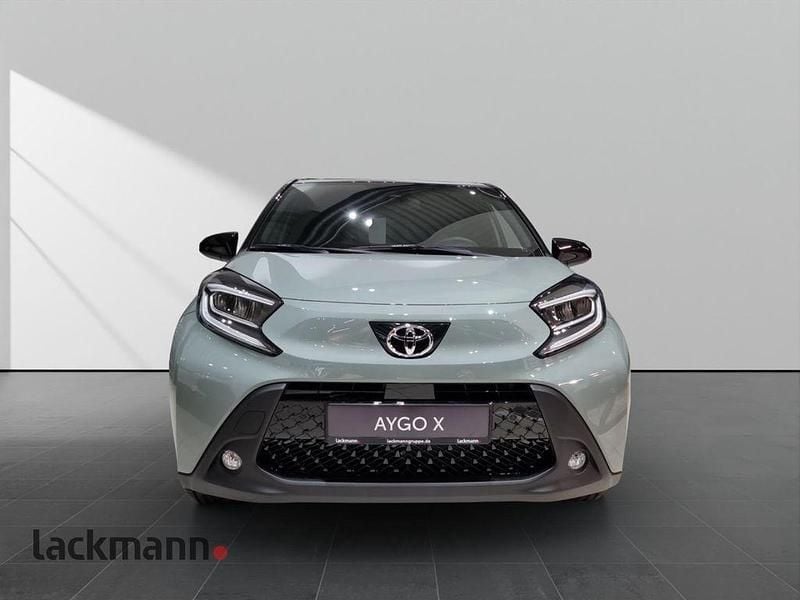 Neu Toyota Aygo X 72 PS (52 kW) 2025 Grün SUV
