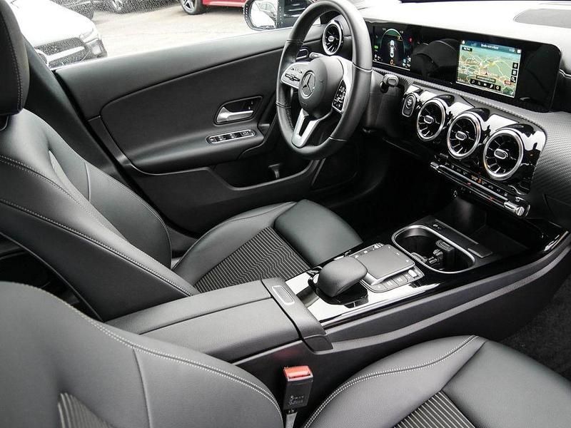 Gebraucht Mercedes CLA250e 218 PS (160 kW) 2022 Schwarz Limousine