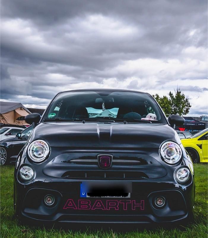 Schwarz Gebraucht 2017 Abarth 595 Competizione Kleinwagen | 20.500 € (Teuer) - Bild 1/4