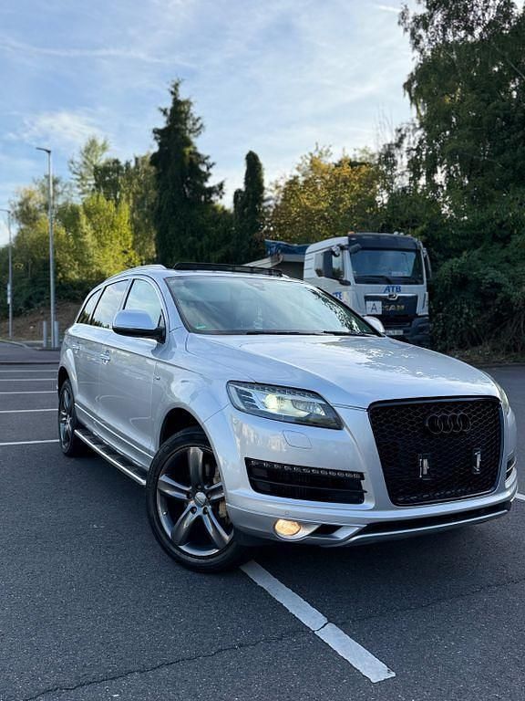 Grau Gebraucht 2011 Audi Q7 Ambiente SUV | 15.300 € (Fairer Preis) - Bild 1/4