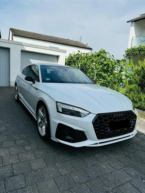 Weiß Gebraucht 2021 Audi A5 Sportback S-Line Kleinwagen | 35.999 € (Etwas zu teuer) - Bild 1/4