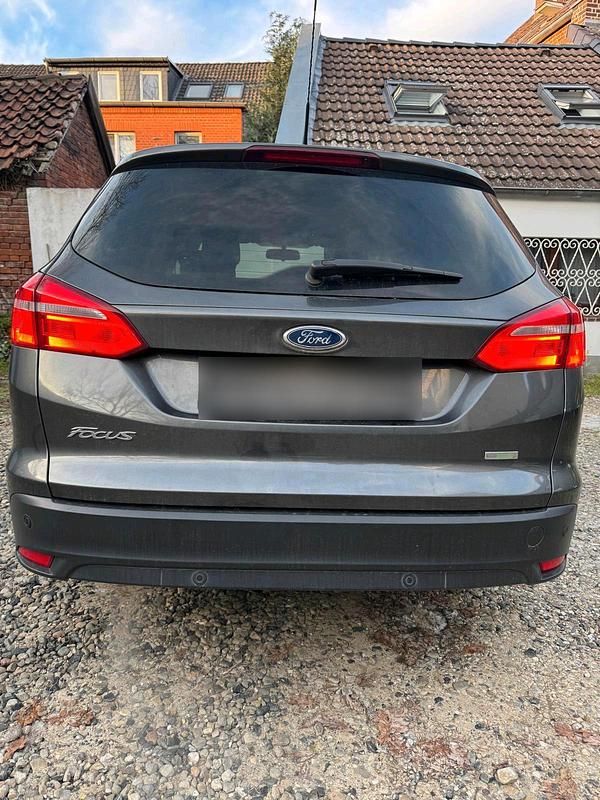 Usata Ford Focus 125 CV (91 kW) 2017 Grigio Station wagon