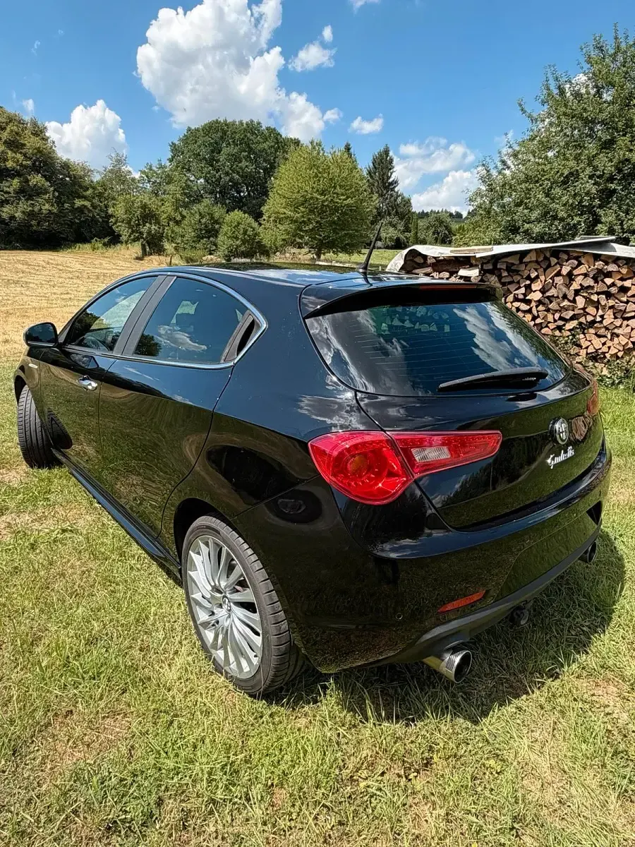 Gebraucht Alfa Romeo Giulietta 120 PS (88 kW) 2013 Schwarz Kleinwagen