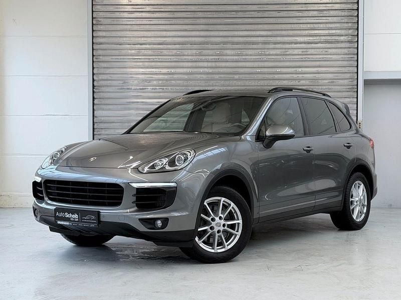 Grau Gebraucht 2015 Porsche Cayenne SUV | 34.900 € (Teuer) - Bild 1/4