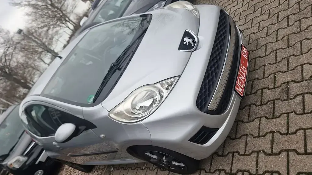 Gebraucht Peugeot 107 68 PS (50 kW) 2009 Silber Kleinwagen