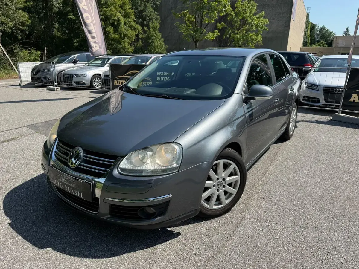 Gebraucht VW Jetta Trendline 105 PS (77 kW) 2009 Grau Limousine