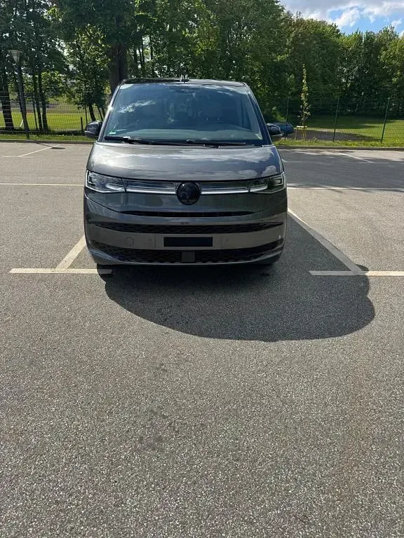 Gebraucht VW Multivan Edition 150 PS (110 kW) 2024 Grau Van / Kleinbus