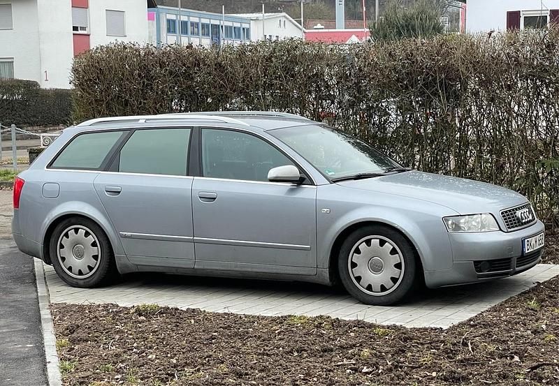 Silber Gebraucht 2003 Audi A4 Kombi | 1.800 € (Guter Preis) - Bild 1/1