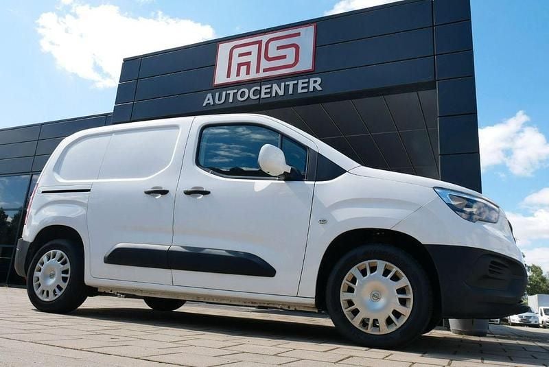 Weiß Gebraucht 2019 Opel Combo Edition Van / Kleinbus | 9.490 € (Guter Preis) - Bild 1/4