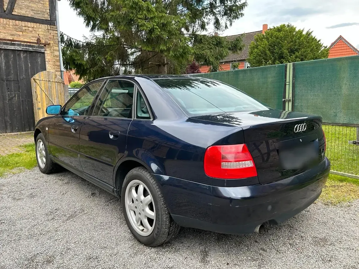 Gebraucht Audi A4 101 PS (74 kW) 1999 Blau Limousine