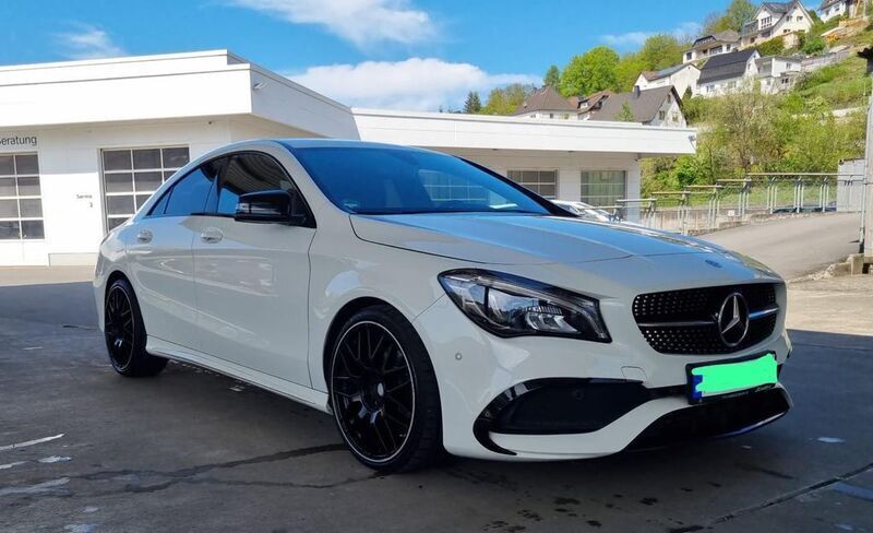 Weiß Gebraucht 2016 Mercedes CLA220 Limousine | 21.800 € (Teuer) - Bild 1/4