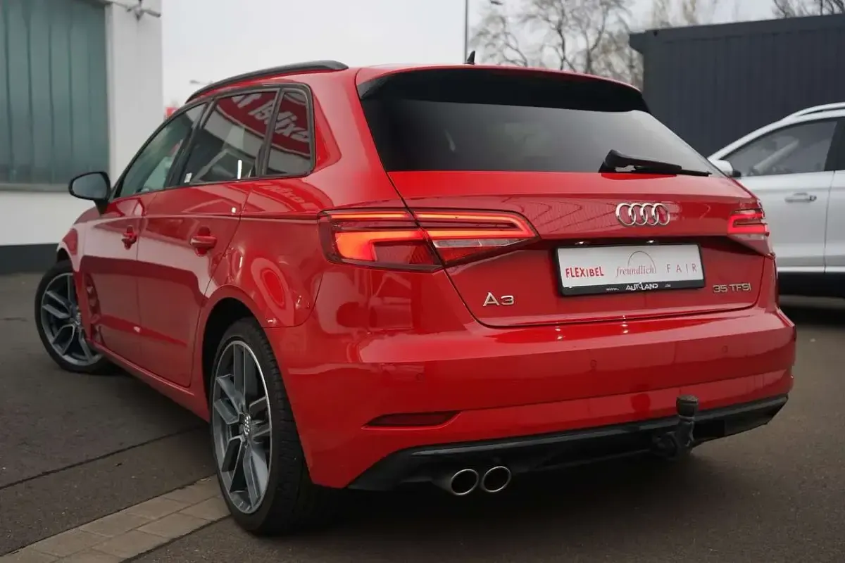 Gebraucht Audi A3 Ambiente 150 PS (110 kW) 2019 Tangorot metallic Limousine