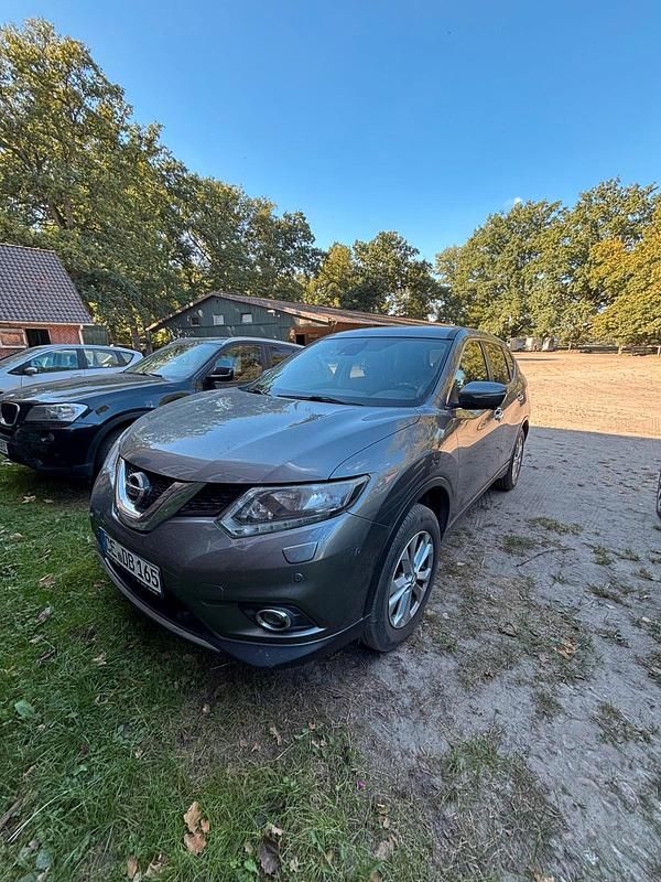 Grau Gebraucht 2015 Nissan X-Trail SUV | 10.000 € (Guter Preis) - Bild 1/4