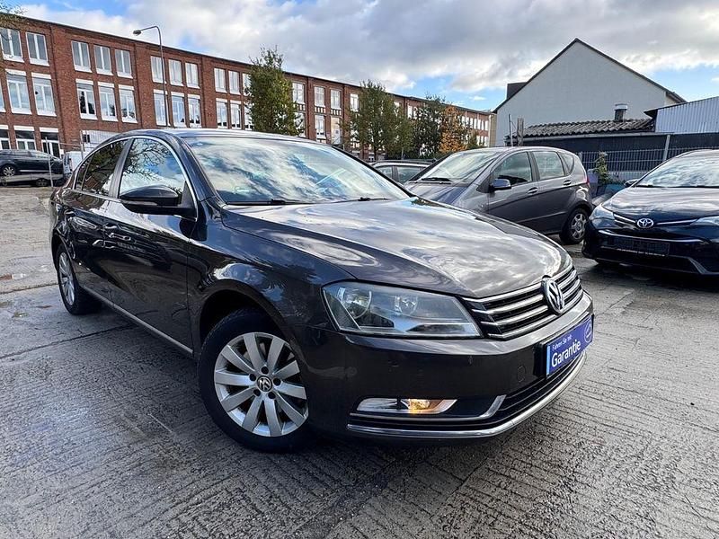 Schwarz Gebraucht 2012 VW Passat Comfortline Limousine | 4.999 € (Guter Preis) - Bild 1/4