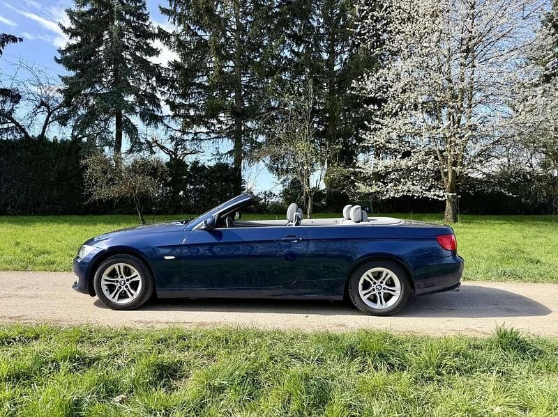 Gebraucht BMW 320 Cabriolet 170 PS (125 kW) 2011 Blau Cabrio