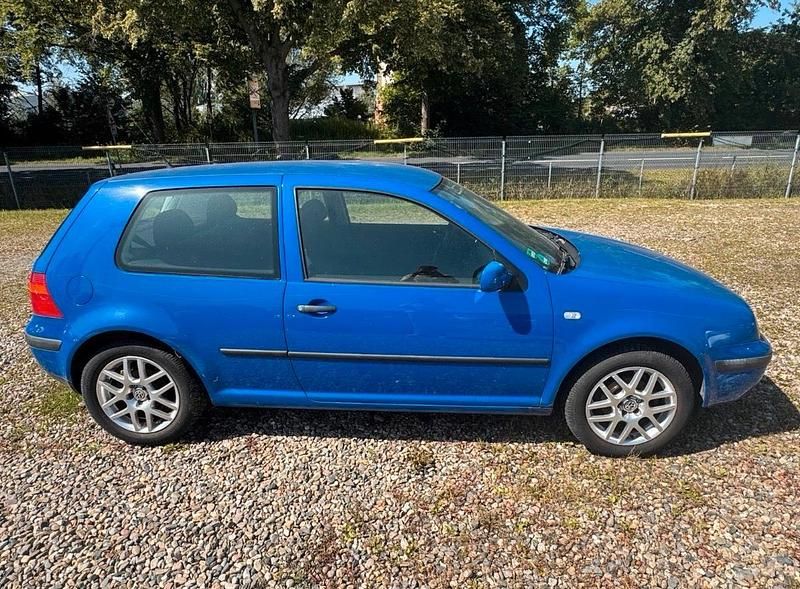 Gebraucht VW Golf IV Edition 105 PS (77 kW) 2001 Blau Limousine