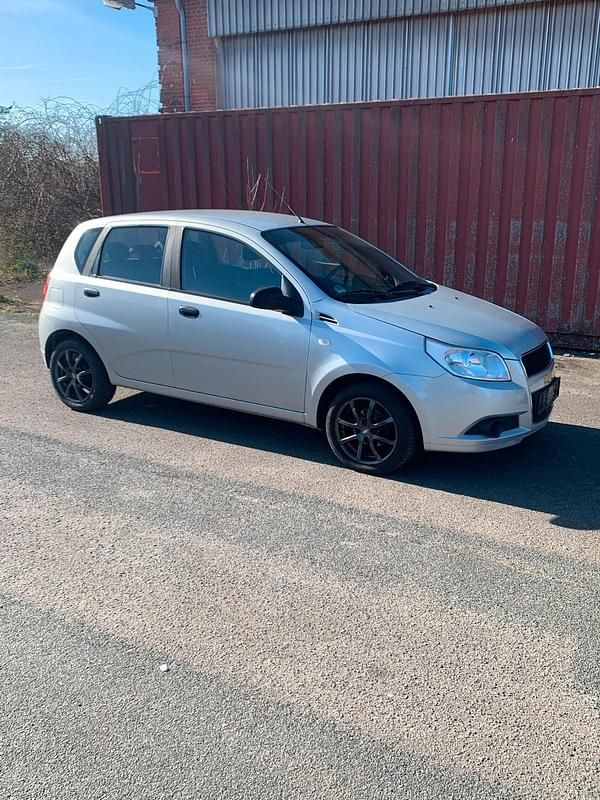 Gebraucht Chevrolet Aveo 84 PS (61 kW) 2010 Silber Kleinwagen