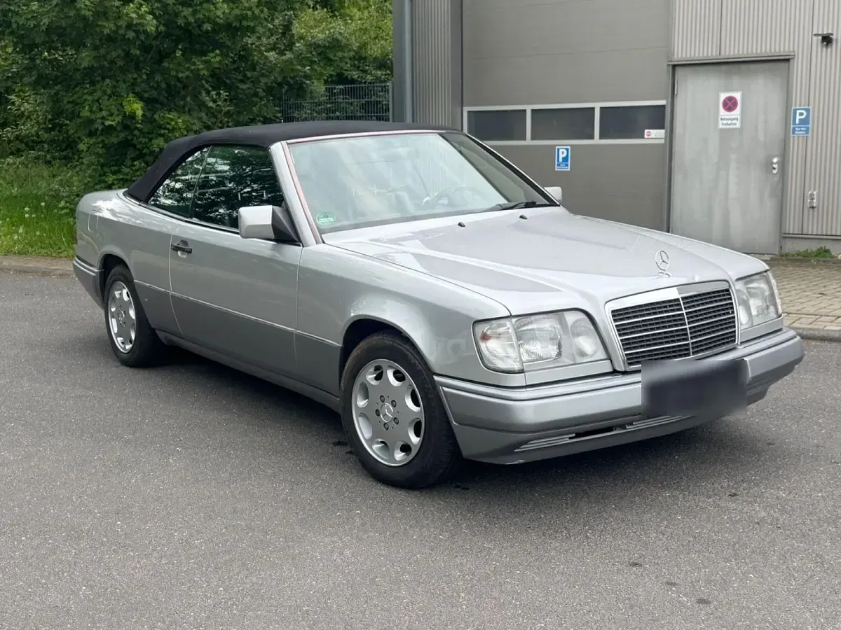 Gebraucht Mercedes E220 150 PS (110 kW) 1994 Silber Cabrio