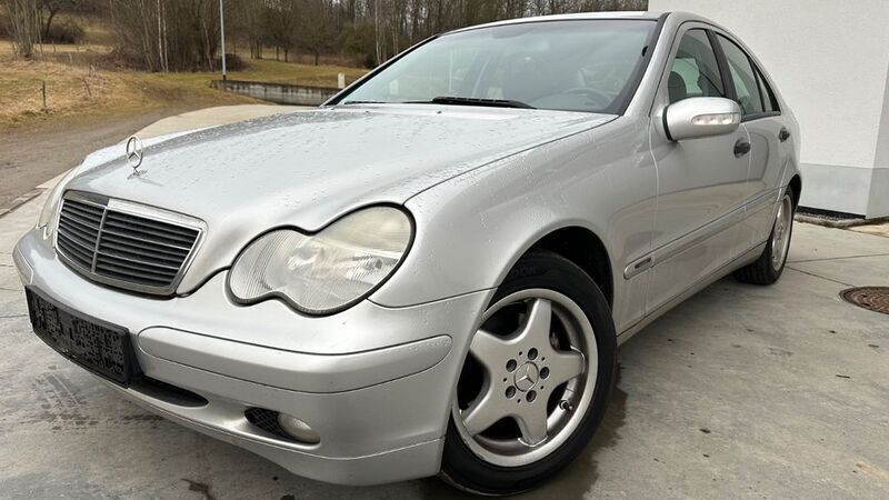 Silber Gebraucht 2004 Mercedes C180 Elegance Limousine | 2.990 € (Fairer Preis) - Bild 1/4