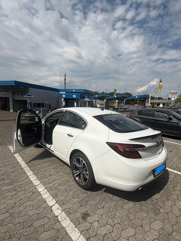 Gebraucht Opel Insignia Edition 194 PS (142 kW) 2015 Weiß Limousine