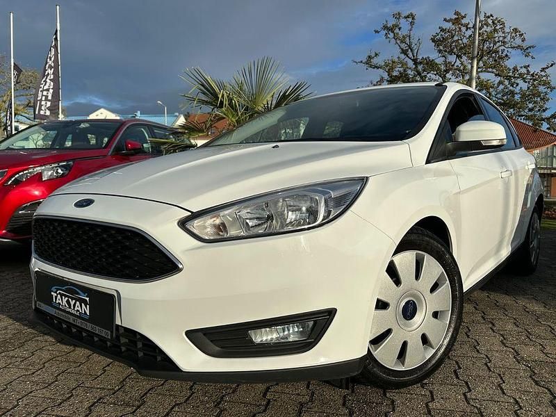 Gebraucht Ford Focus Trend 101 PS (74 kW) 2015 Weiß Limousine