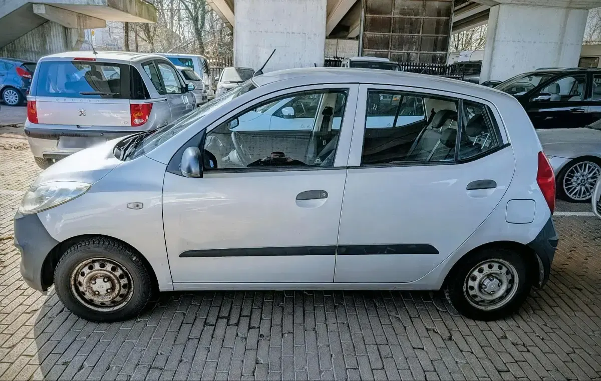 Gebraucht Hyundai i10 69 PS (50 kW) 2012 Grau Kleinwagen
