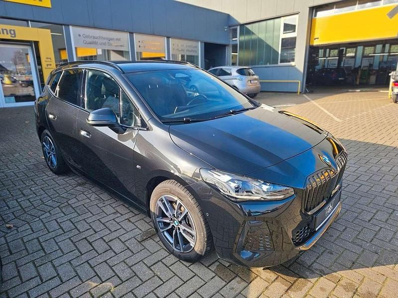 Saphirschwarz Gebraucht 2024 BMW 218 M Sport Van / Kleinbus | 27.690 € (Fairer Preis) - Bild 1/4