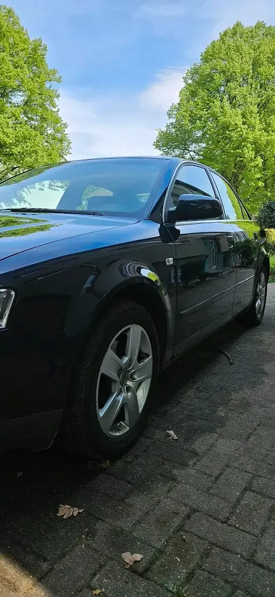 Używany Audi A4 131 KM (96 kW) 2001 Niebieski Sedan/Limuzyna