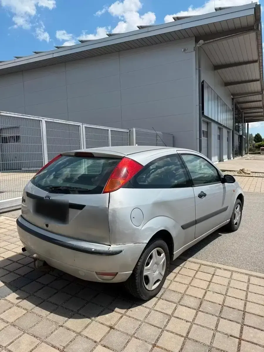 Usata Ford Focus 75 CV (55 kW) 2003 Argento Utilitaria